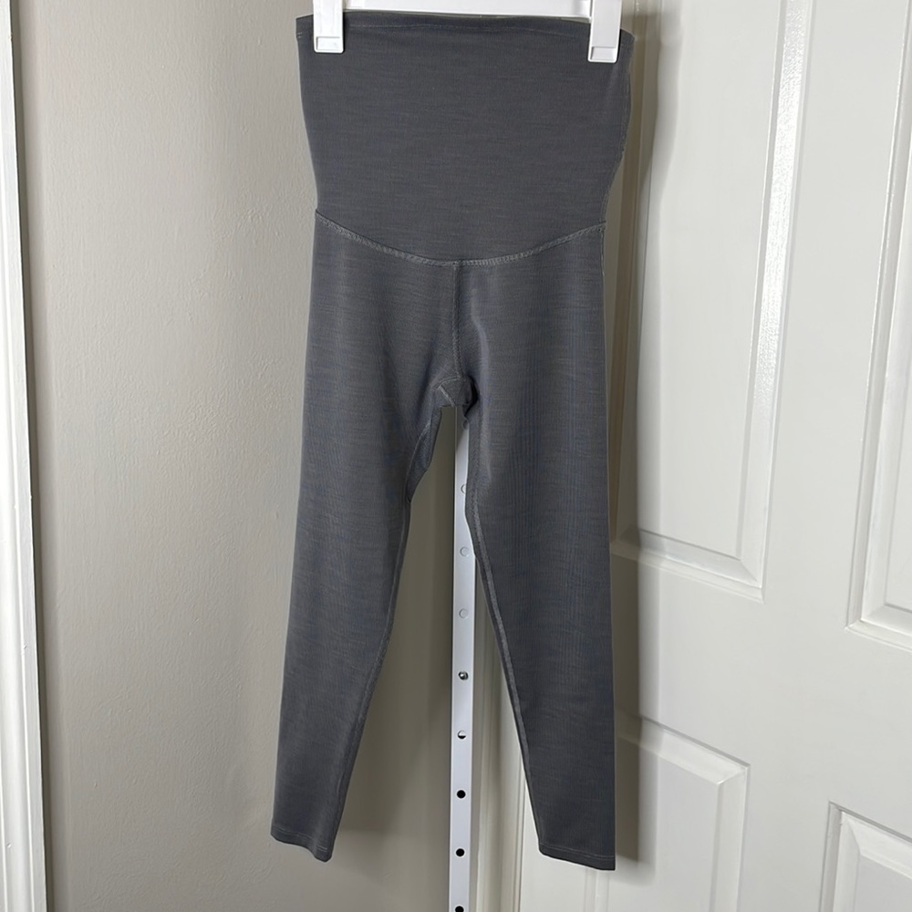 Beyond Yoga beyond the Bump 24” 7/8 Ribbed Leggings Sz Medium Grey